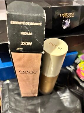 Gucci Liquid Foundation - Beige/Gold Finish